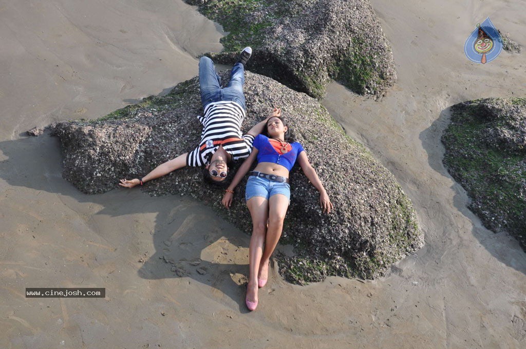 Oduthalam Tamil Movie Stills - 19 / 67 photos