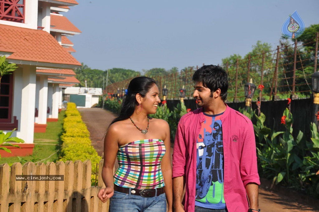 Oduthalam Tamil Movie Stills - 20 / 67 photos