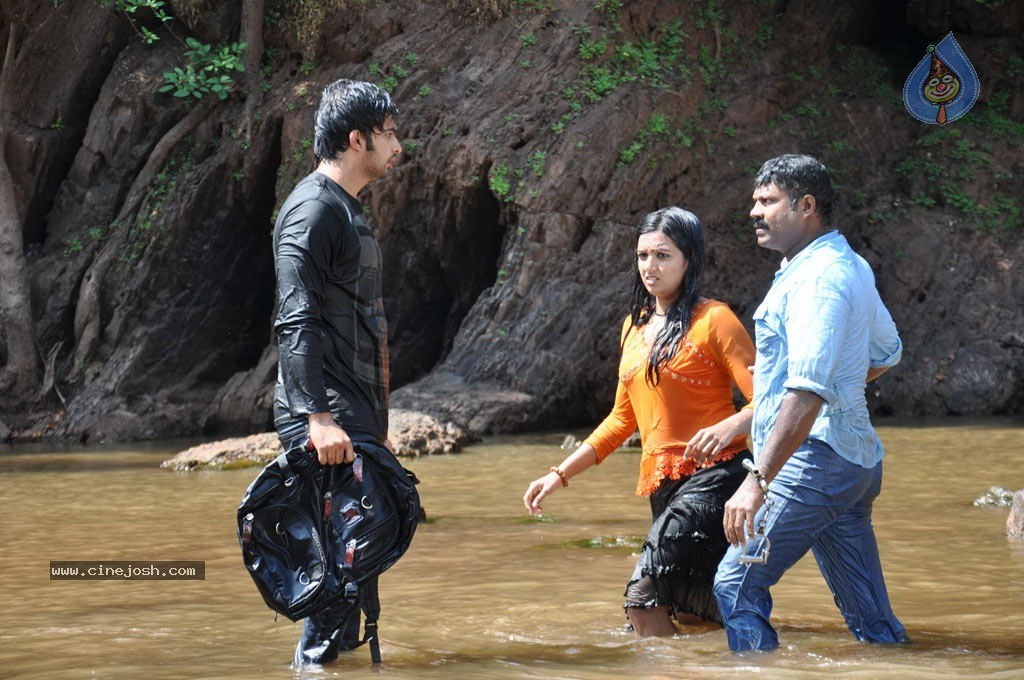 Oduthalam Tamil Movie Stills - 45 / 67 photos