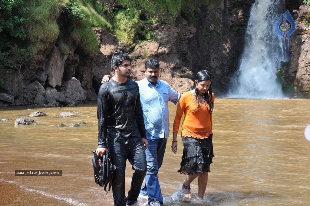 Oduthalam Tamil Movie Stills - 56 / 67 photos