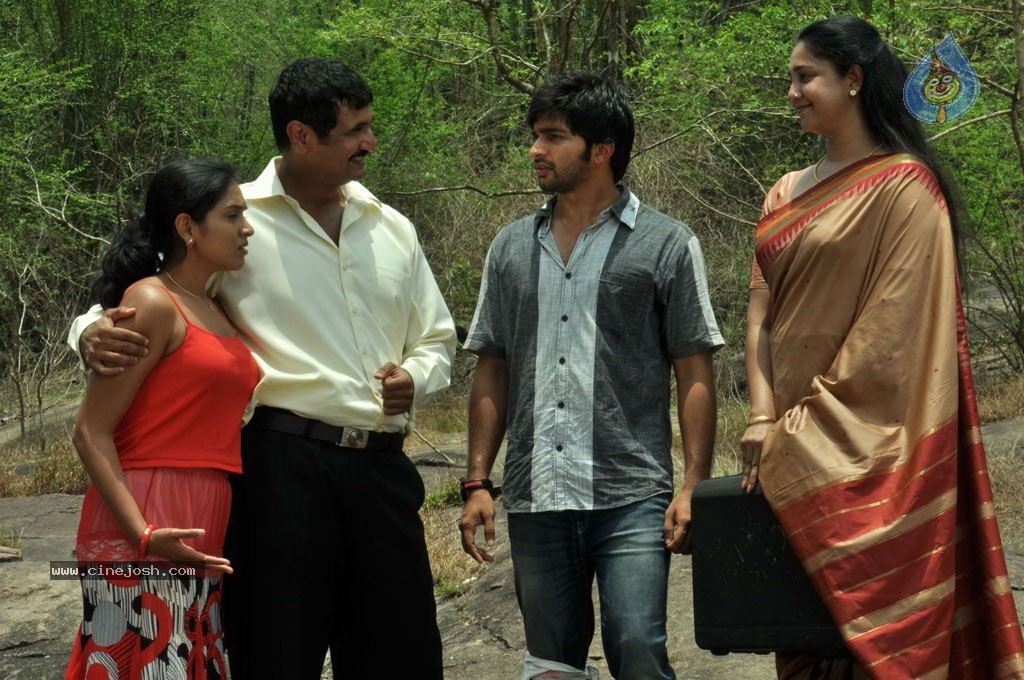 Oduthalam Tamil Movie Stills - 57 / 67 photos
