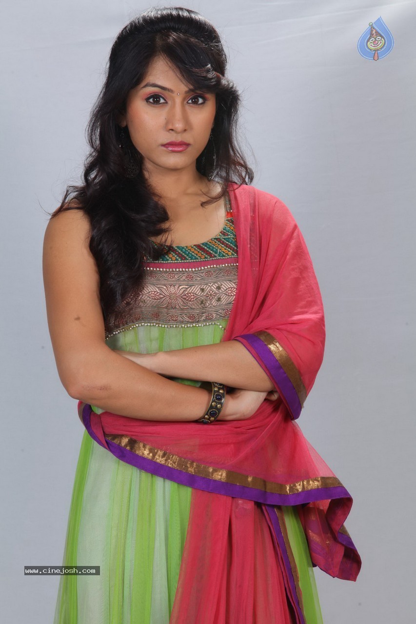 Oh Cheliya Naa Priya Sakhiya Movie Stills - 12 / 55 photos