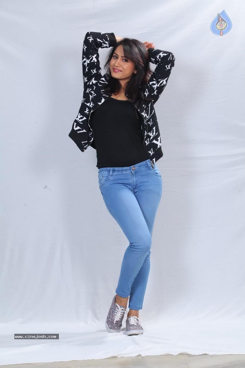 Oh Cheliya Naa Priya Sakhiya Movie Stills - 23 / 55 photos