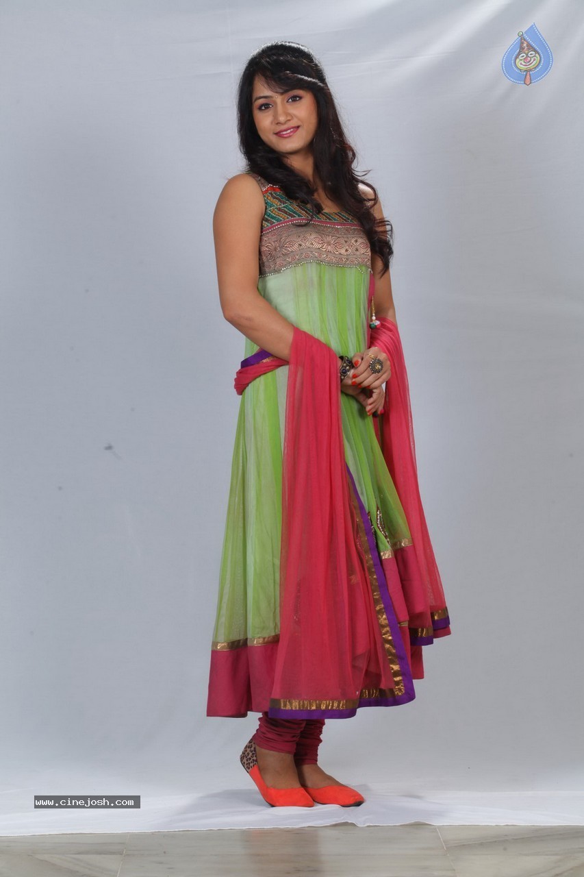 Oh Cheliya Naa Priya Sakhiya Movie Stills - 30 / 55 photos