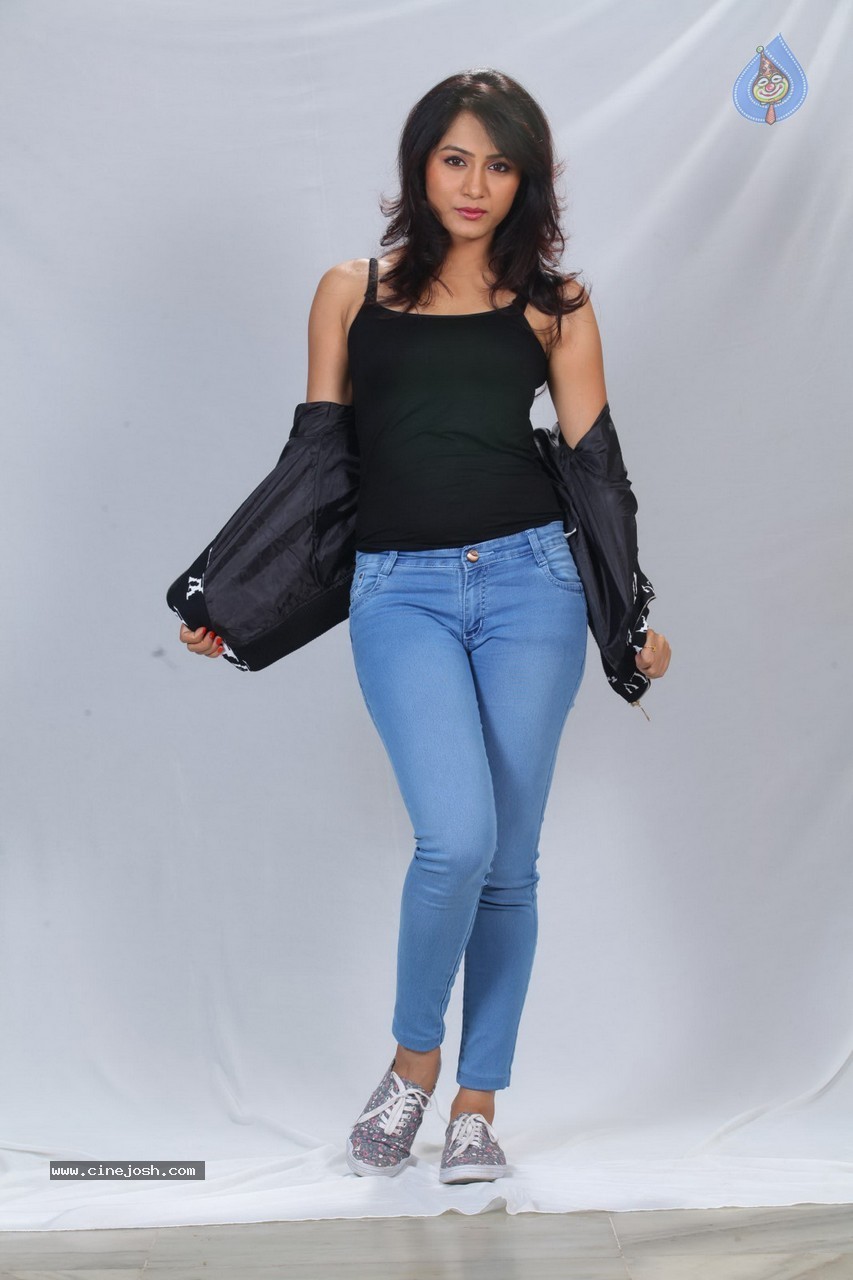Oh Cheliya Naa Priya Sakhiya Movie Stills - 31 / 55 photos