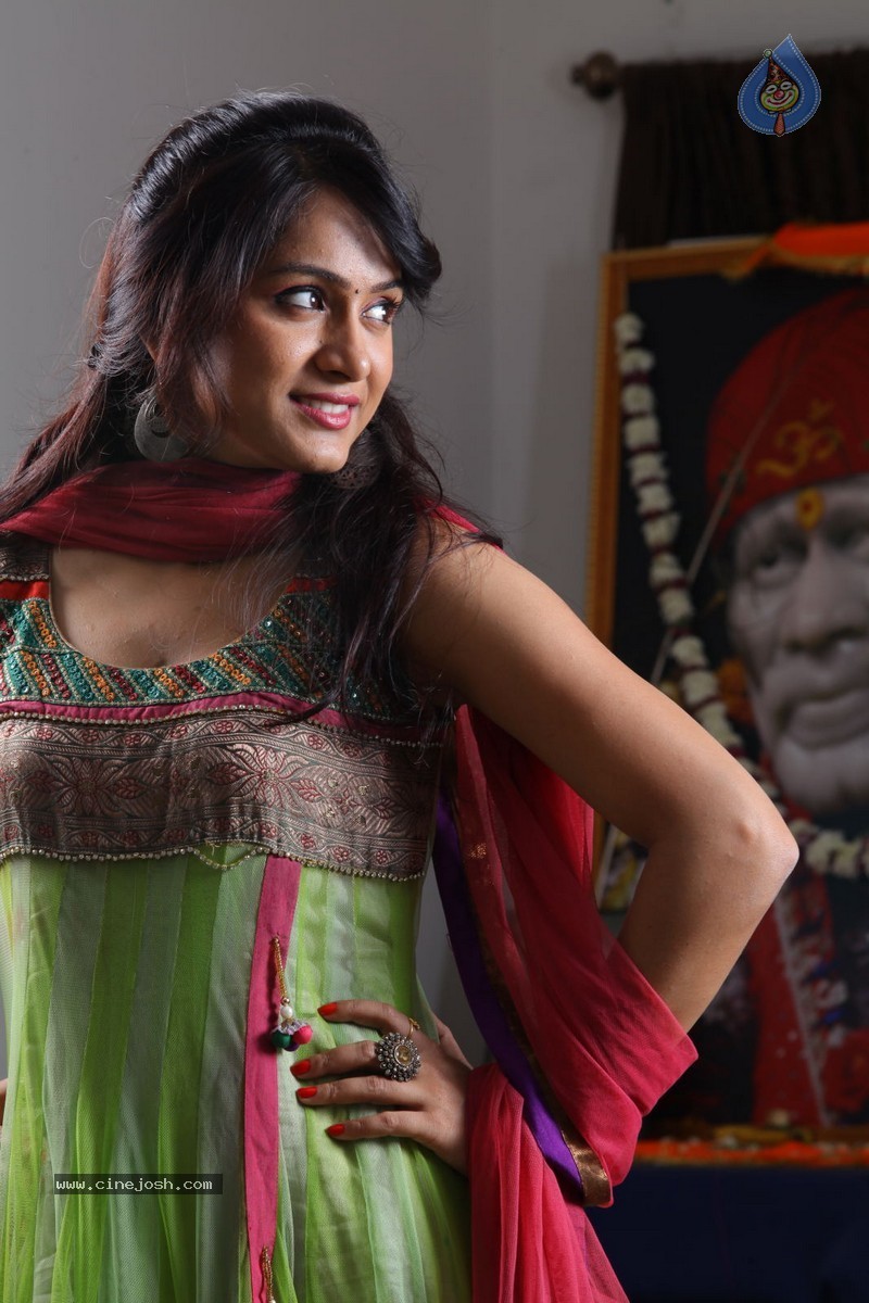Oh Cheliya Naa Priya Sakiya Stills - 70 / 110 photos