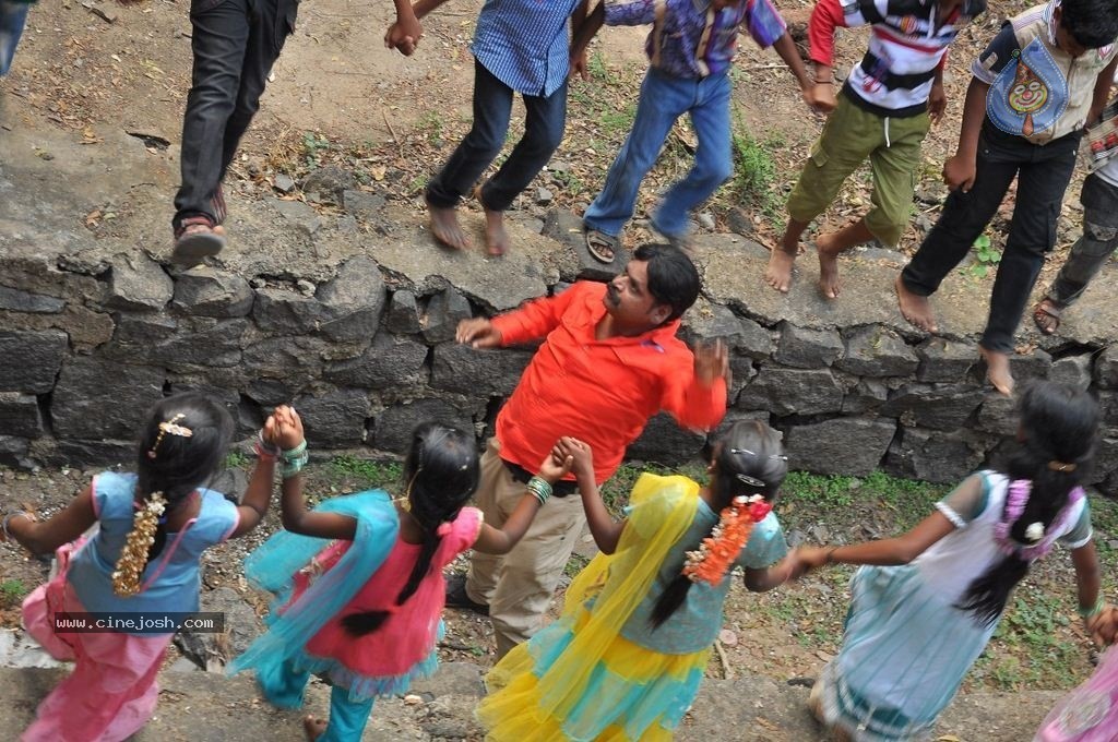 Oho Tamil Movie Stills - 11 / 77 photos