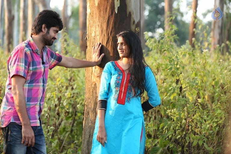 Oka Manasu Movie Photos - 5 / 34 photos