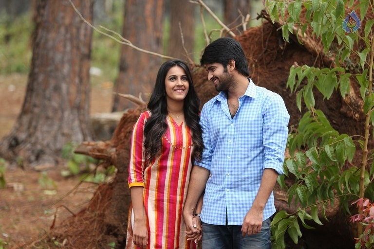 Oka Manasu Movie Photos - 6 / 34 photos