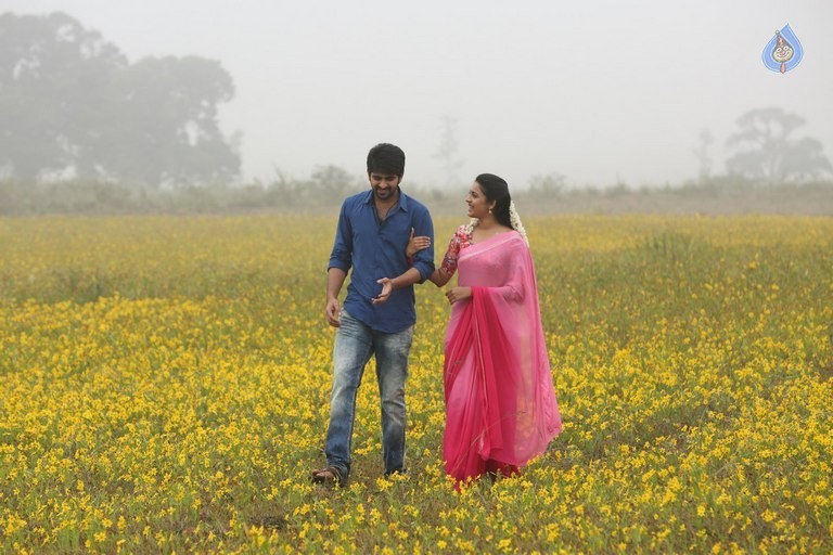 Oka Manasu Movie Photos - 13 / 34 photos