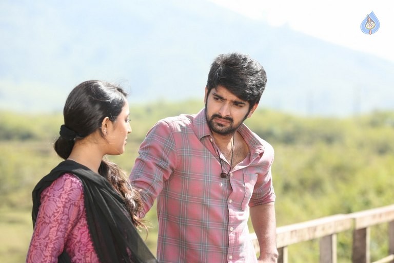 Oka Manasu Movie Photos - 16 / 34 photos