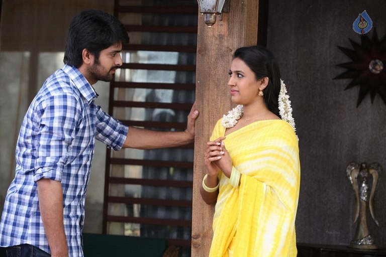 Oka Manasu Movie Photos - 30 / 34 photos