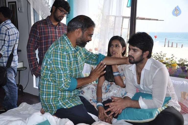 Oka Manasu Movie Stills and Posters - 48 / 48 photos