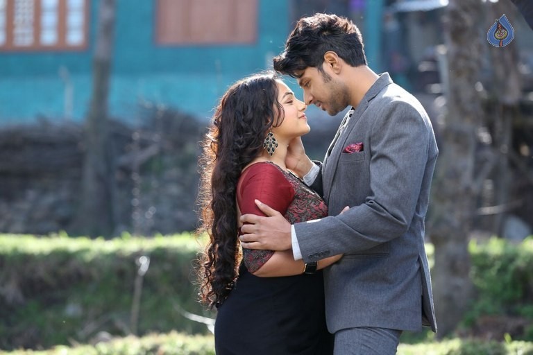 Okka Ammayi Thappa Movie Photos - 1 / 2 photos