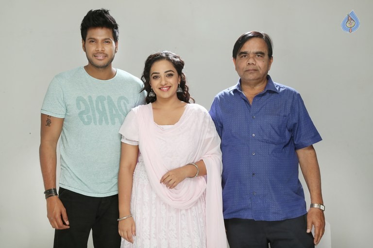 Okka Ammayi Thappa Photos - 1 / 2 photos