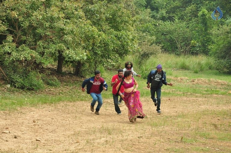 Okkaditho Modalaindi Photos - 65 / 83 photos