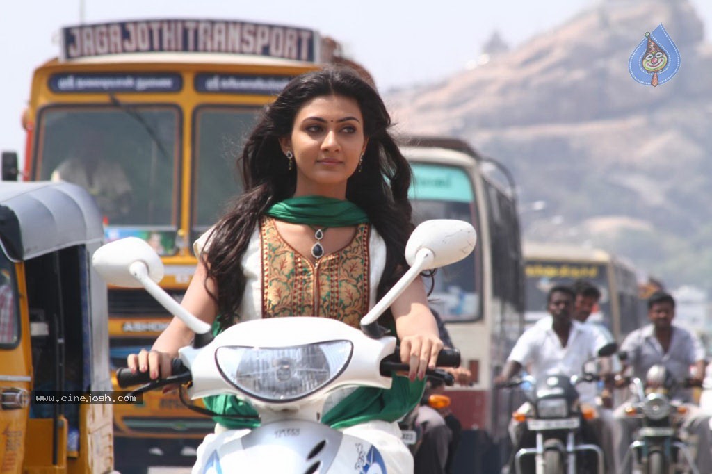 Om Shanthi Om Tamil Movie Stills - 23 / 26 photos