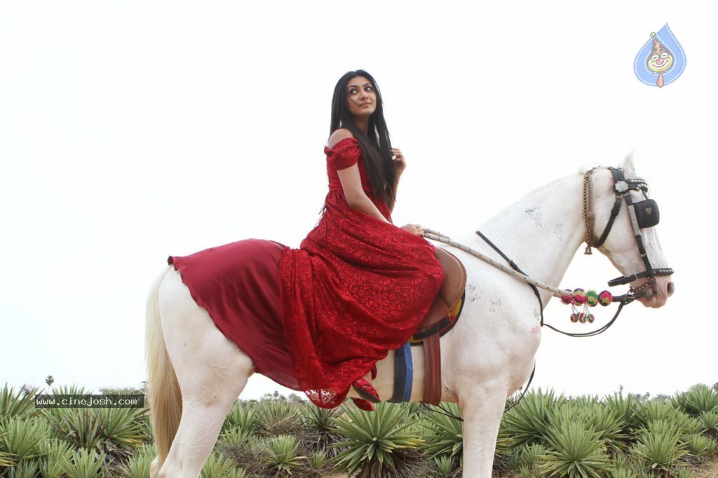 Om Shanthi Om Tamil Movie Stills - 24 / 26 photos
