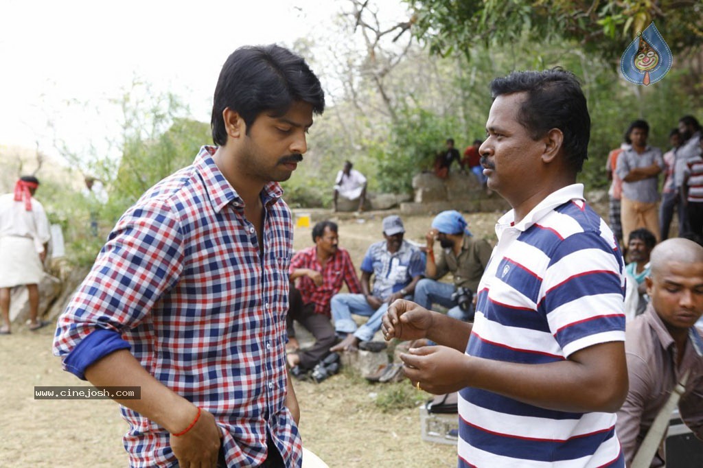 Om Shanthi Om Tamil Movie Stills - 25 / 26 photos