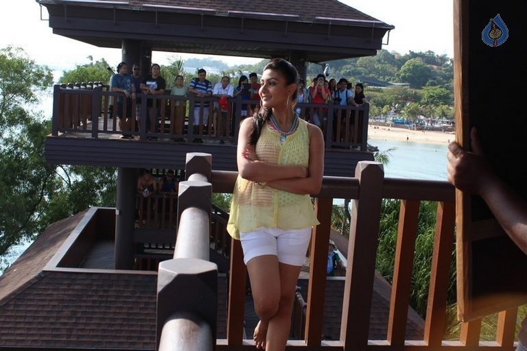 Om Shanti Om Tamil Movie Photos - 86 / 105 photos