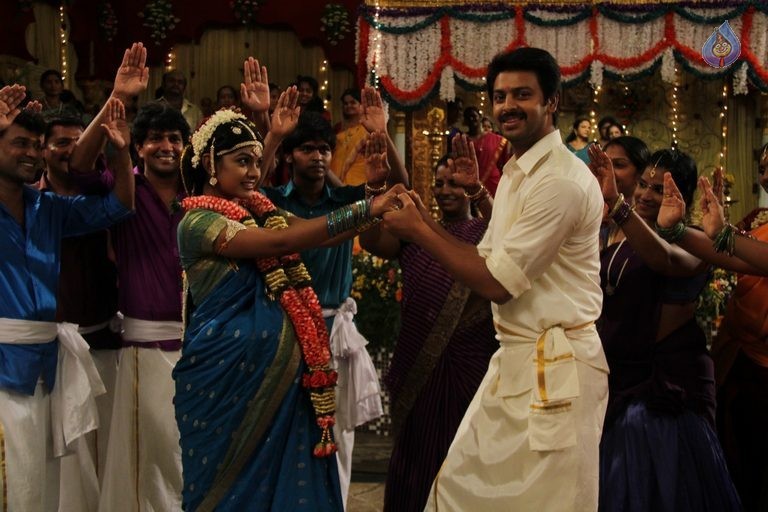 Om Shanti Om Tamil Movie Photos - 87 / 105 photos