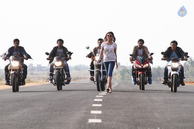 Om Shanti Om Tamil Movie Photos - 94 / 105 photos