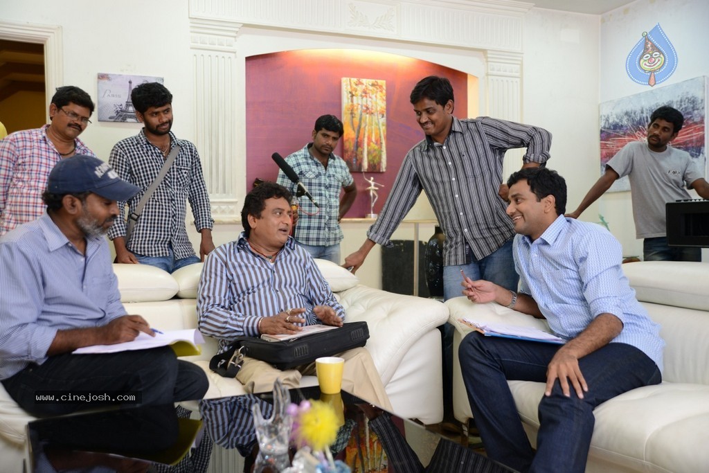 Oohalu Gusagusalaade Working Stills - 14 / 41 photos