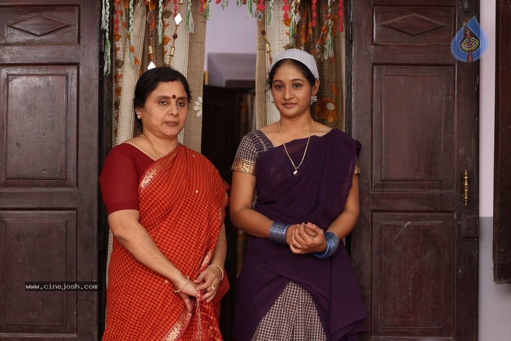 Ore Oru Raja Mokka Raja Tamil Movie Stills - 33 / 68 photos