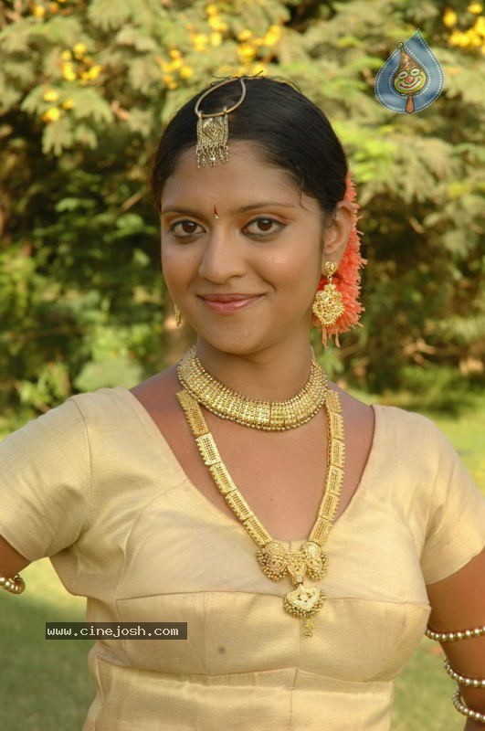 Oru Chol Tamil Movie Stills - 33 / 79 photos