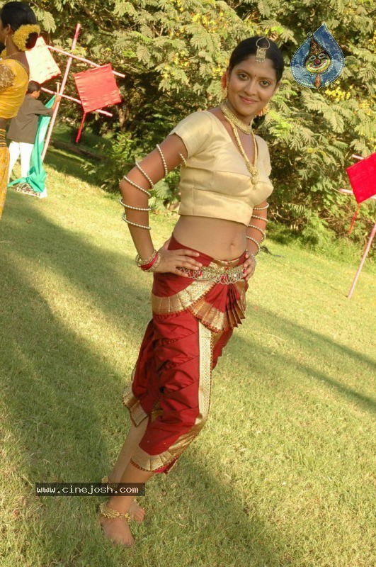 Oru Chol Tamil Movie Stills - 44 / 79 photos