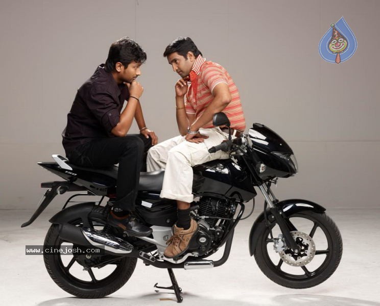 Oru Kal Oru Kannadi Tamil Movie Stills - 7 / 19 photos