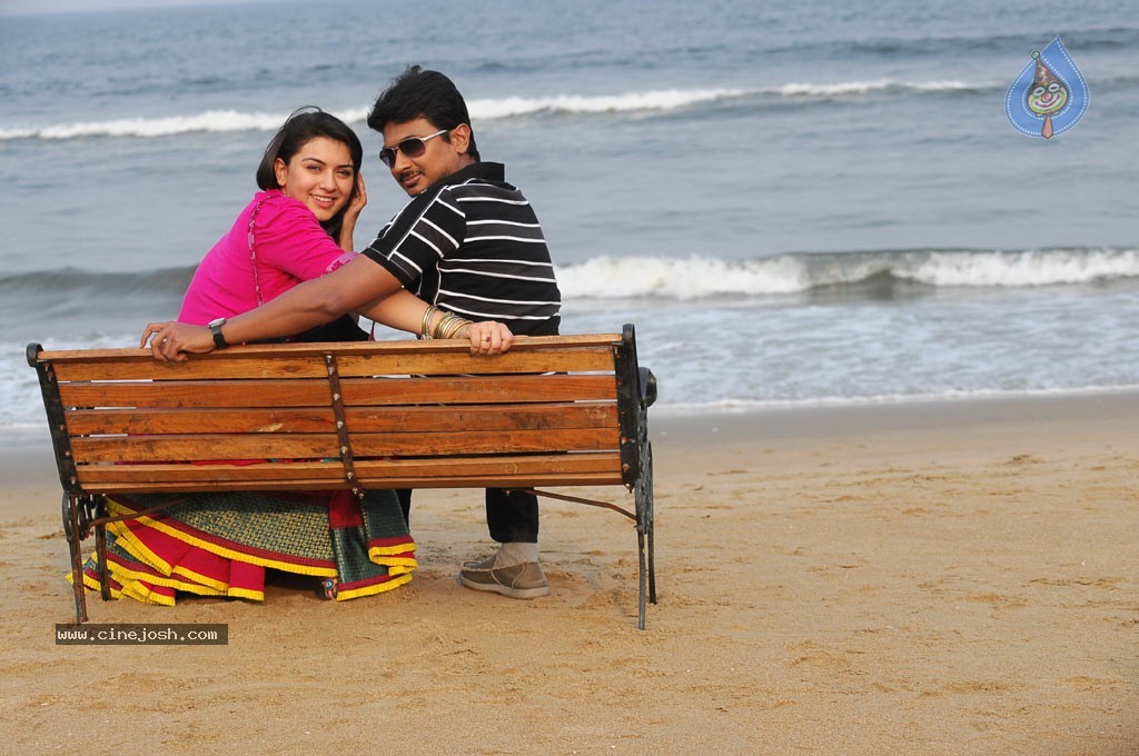 Oru Kal Oru Kannadi Tamil Movie Stills - 31 / 41 photos