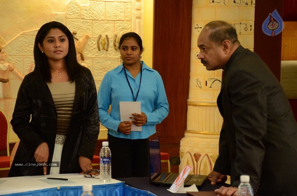 Oru Nadigayin Vakku Moolam Movie Stills - 11 / 32 photos
