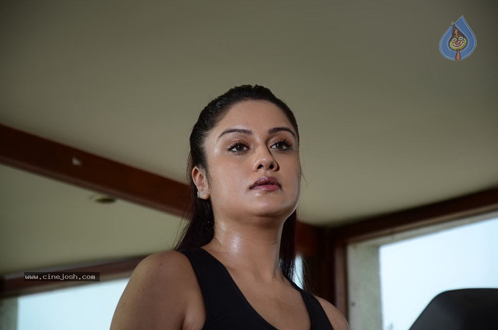 Oru Nadigayin Vakku Moolam Movie Stills - 24 / 32 photos