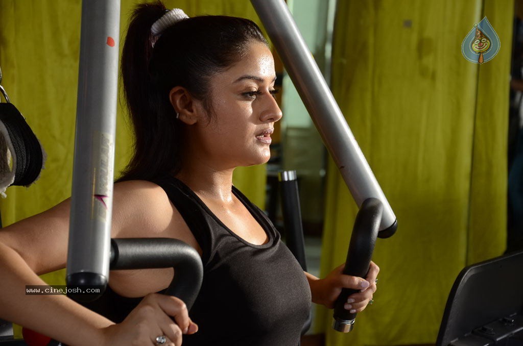 Oru Nadigayin Vakku Moolam Movie Stills - 30 / 32 photos