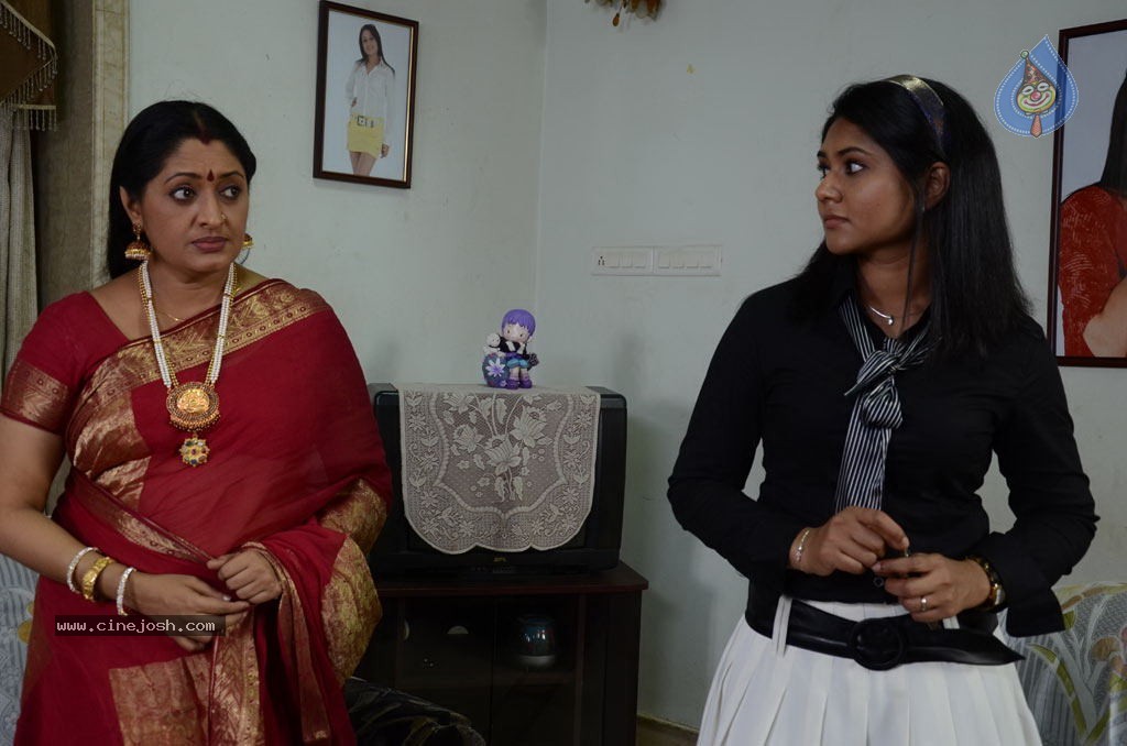 Oru Nadigayin Vakku Moolam Movie Stills - 31 / 32 photos