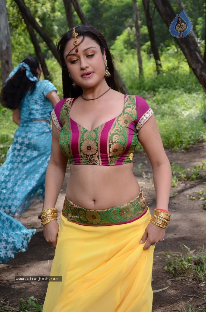 Oru Nadigayin Vakku Moolam Tamil Movie Gallery - 10 / 72 photos