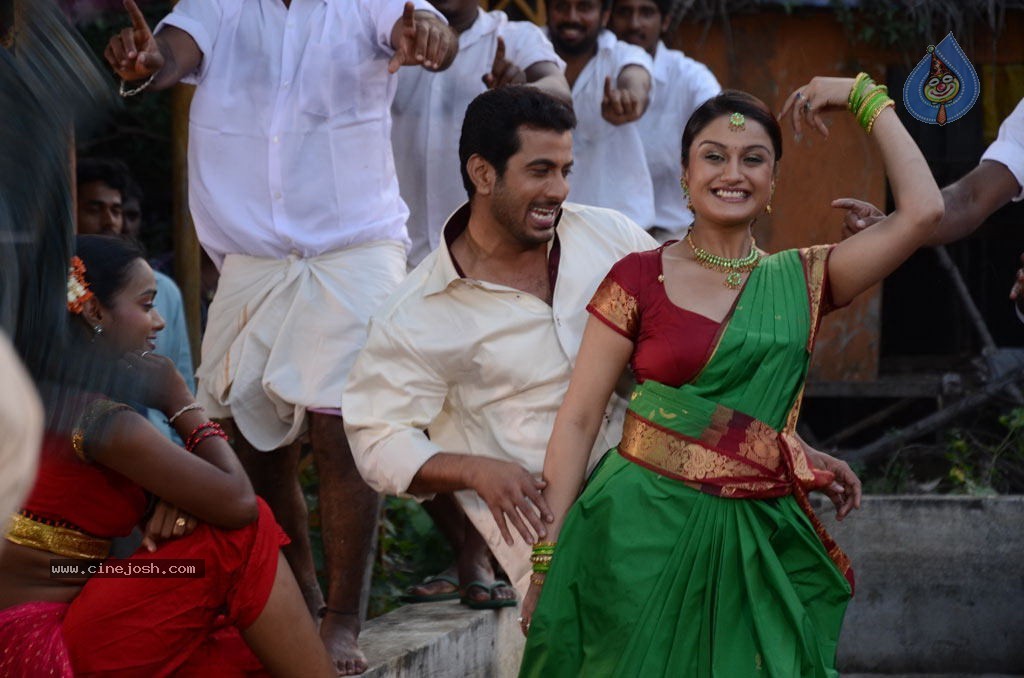 Oru Nadigayin Vakku Moolam Tamil Movie Gallery - 11 / 72 photos