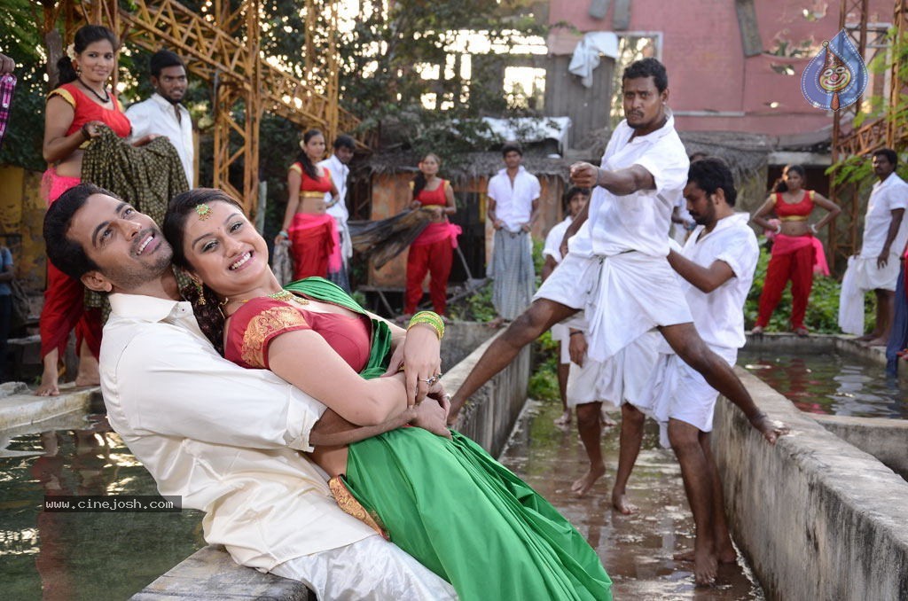 Oru Nadigayin Vakku Moolam Tamil Movie Gallery - 14 / 72 photos