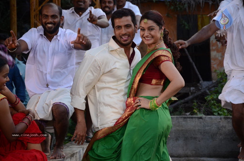 Oru Nadigayin Vakku Moolam Tamil Movie Gallery - 17 / 72 photos