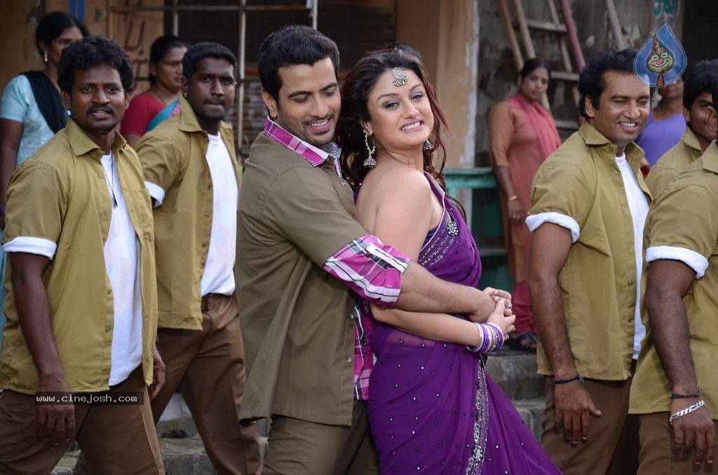 Oru Nadigayin Vakku Moolam Tamil Movie Gallery - 29 / 72 photos
