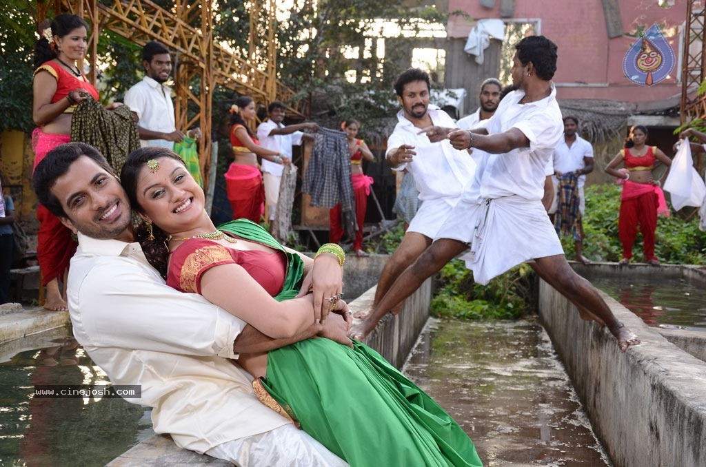 Oru Nadigayin Vakku Moolam Tamil Movie Gallery - 38 / 72 photos