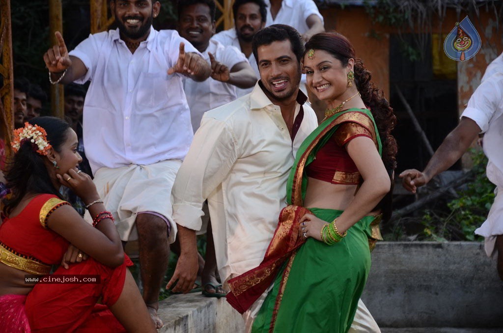 Oru Nadigayin Vakku Moolam Tamil Movie Gallery - 47 / 72 photos