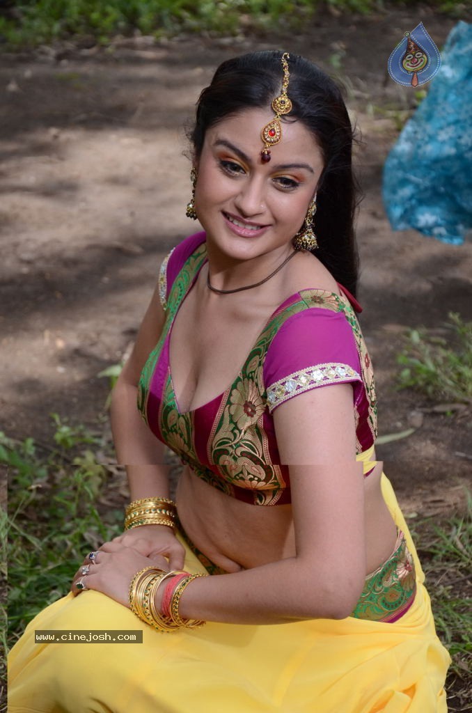 Oru Nadigayin Vakku Moolam Tamil Movie Gallery - 62 / 72 photos