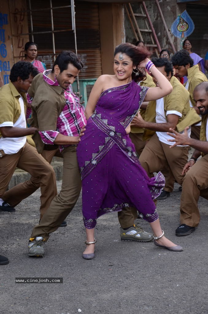 Oru Nadigayin Vakku Moolam Tamil Movie Gallery - 63 / 72 photos