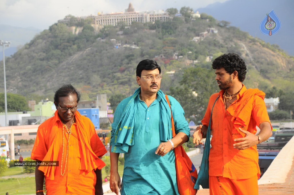 Oruvar Meethu Oruvar Sainthu Tamil Movie Stills - 6 / 77 photos