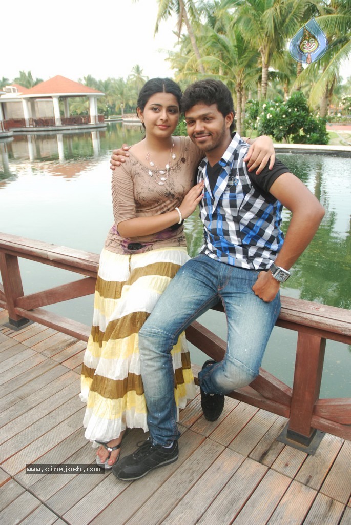 Oruvar Meethu Oruvar Sainthu Tamil Movie Stills - 9 / 77 photos