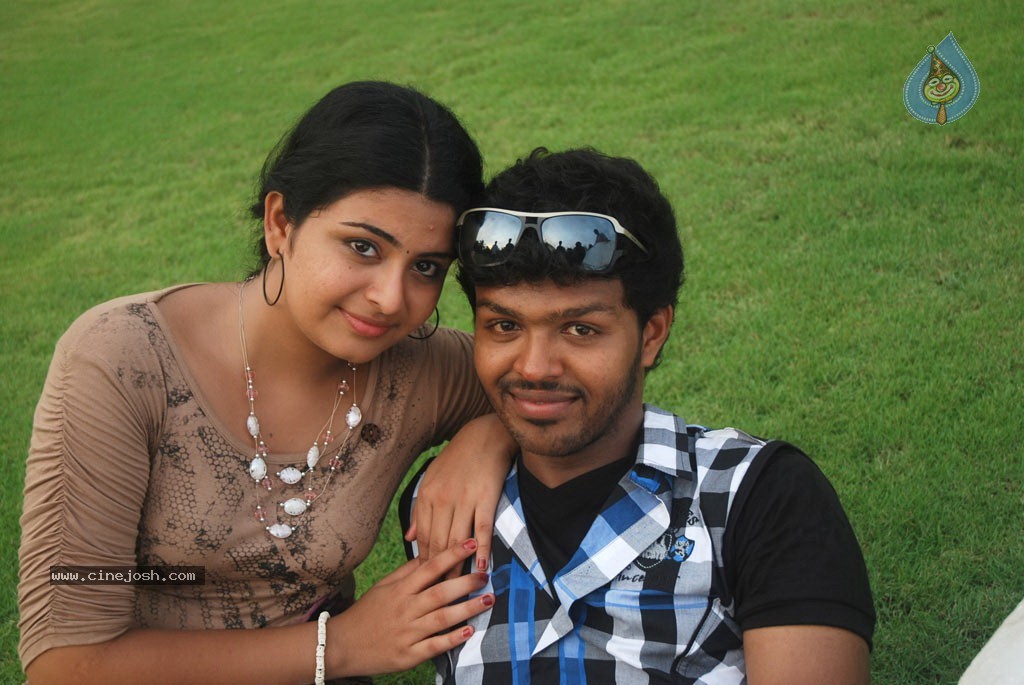 Oruvar Meethu Oruvar Sainthu Tamil Movie Stills - 19 / 77 photos