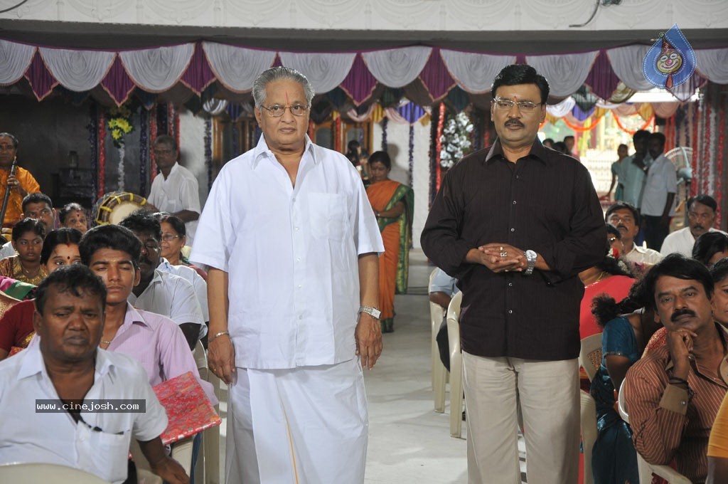 Oruvar Meethu Oruvar Sainthu Tamil Movie Stills - 20 / 77 photos