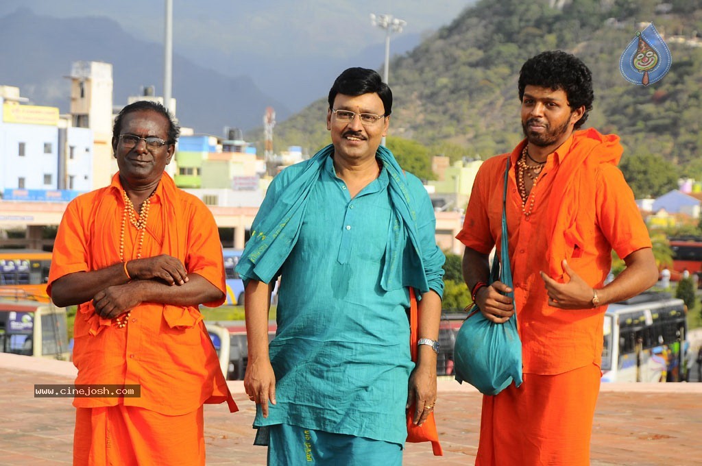 Oruvar Meethu Oruvar Sainthu Tamil Movie Stills - 21 / 77 photos